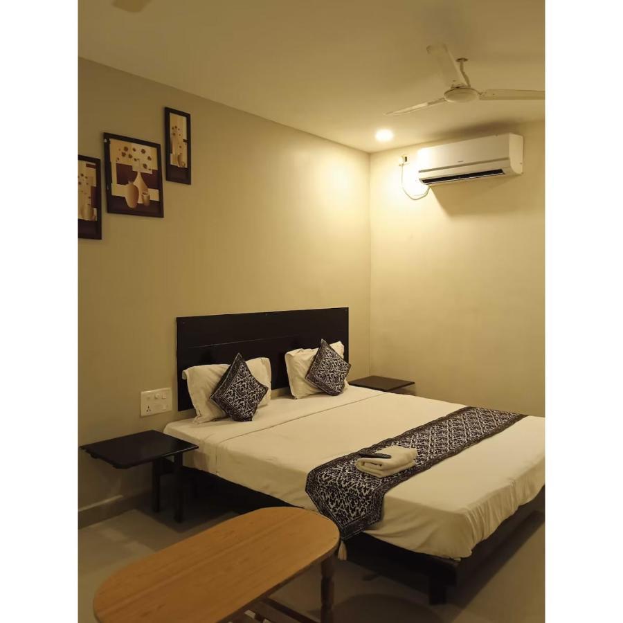 Hotel Meridian Grand 샴샤바드 외부 사진