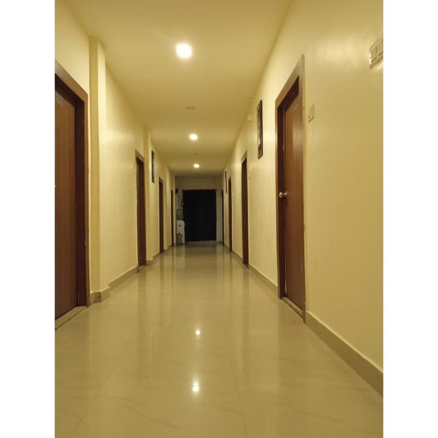 Hotel Meridian Grand 샴샤바드 외부 사진