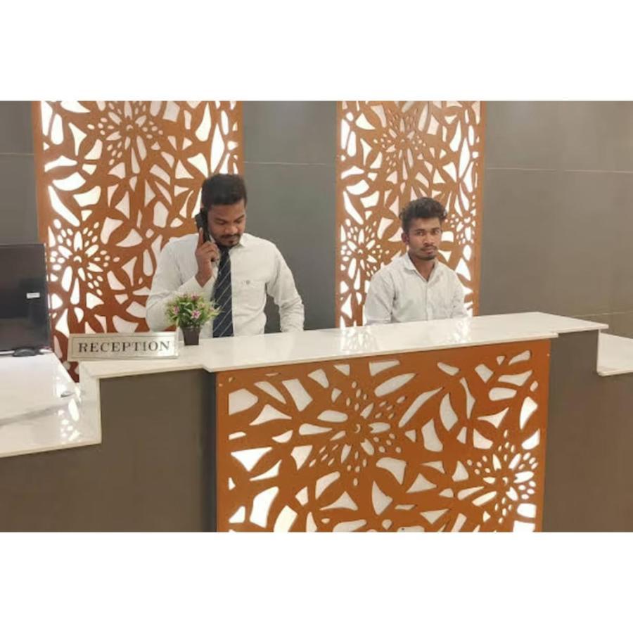 Hotel Meridian Grand 샴샤바드 외부 사진