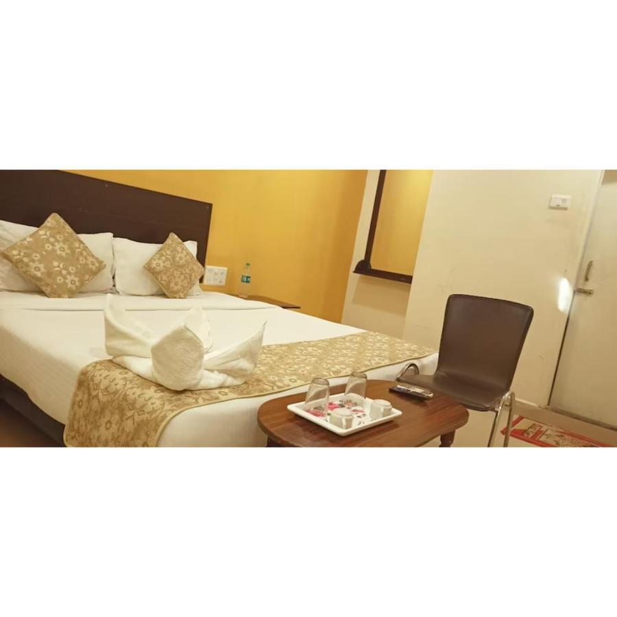 Hotel Meridian Grand 샴샤바드 외부 사진